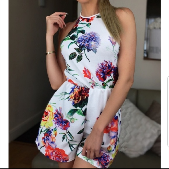 Detailed White Floral Romper - Picture 2 of 4